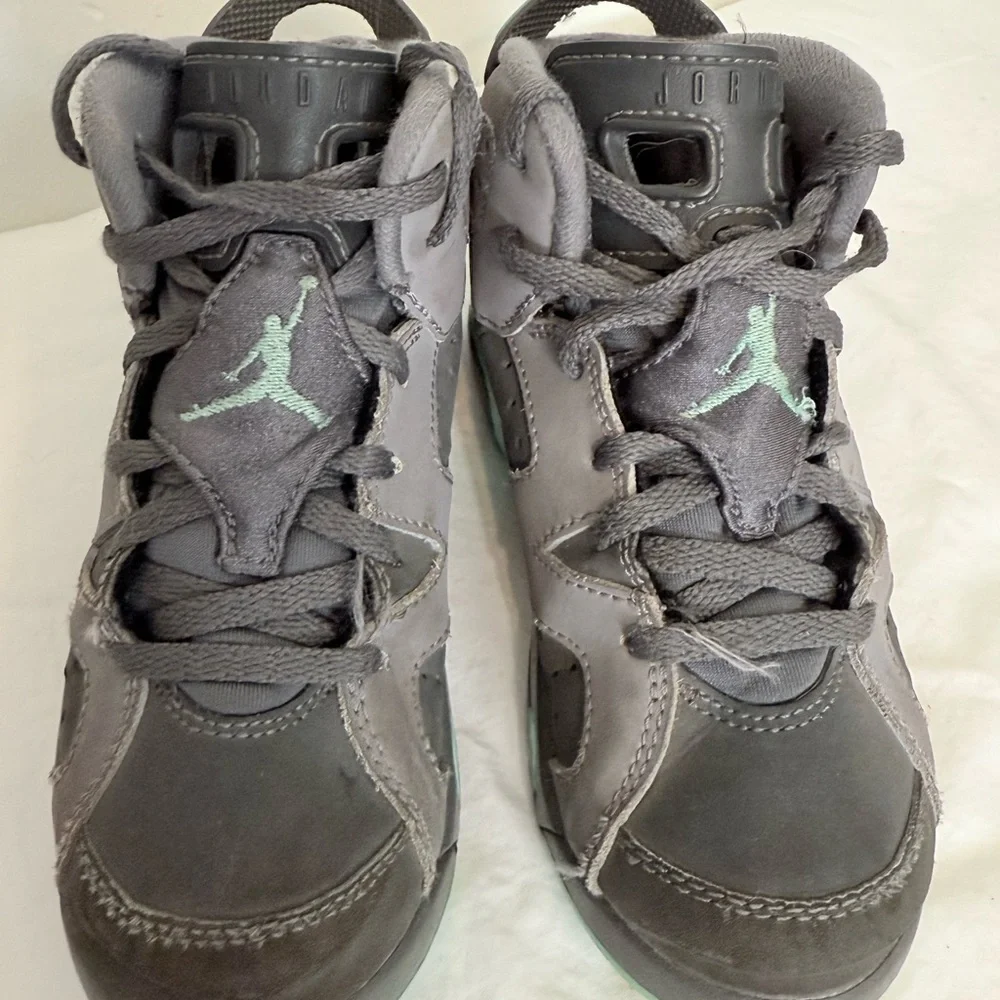 Nike Air Jordan 6 Retro Gray Green Glow Kids Size 12C